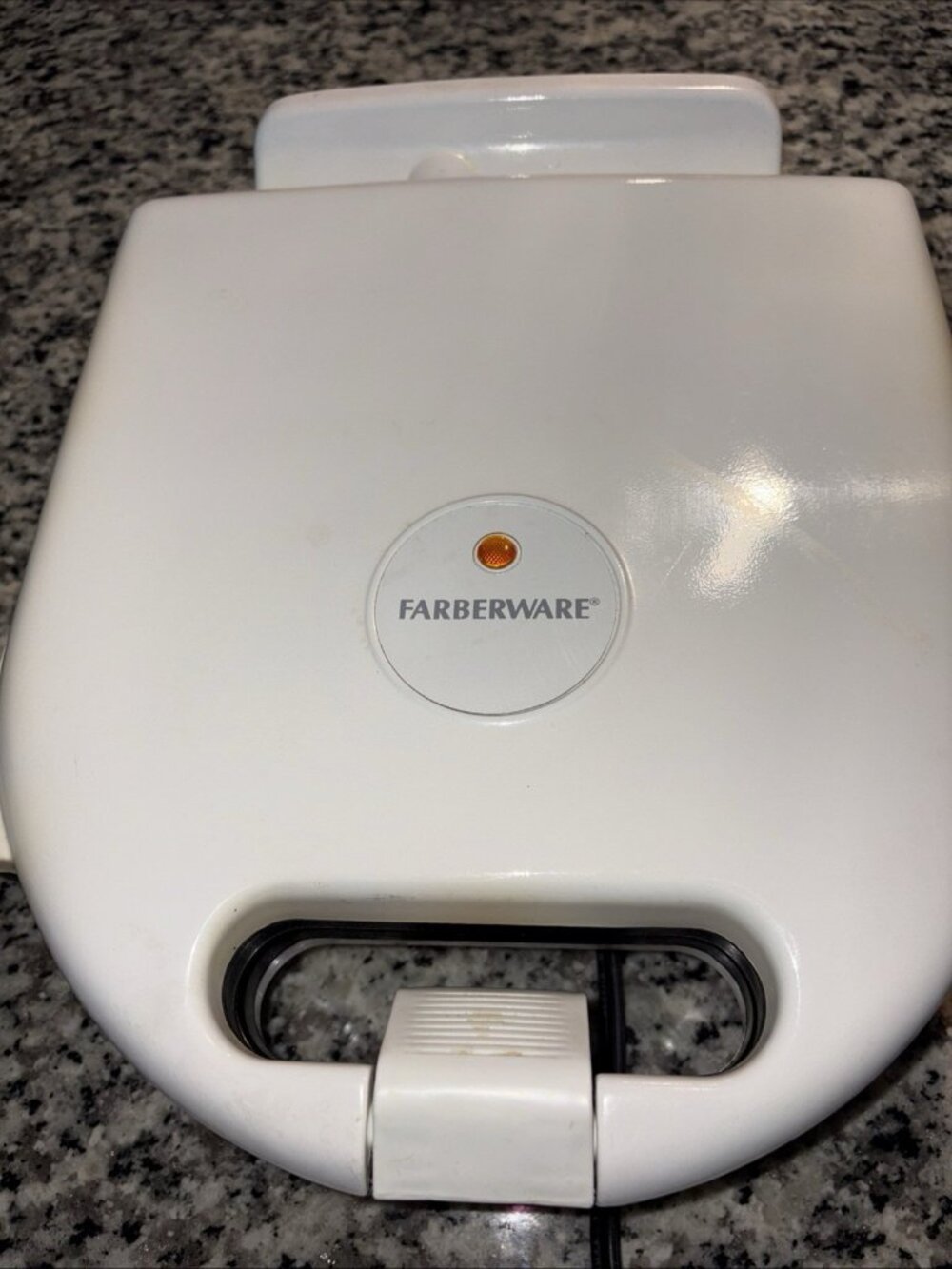 Farberware FSWM400 Waffle Maker-Preowned-Tested & Working!